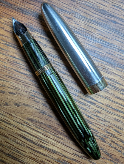 1943-5 Marine Green Sheaffer Triumph Tuckaway Sentinel fountain pen - extra-fine point