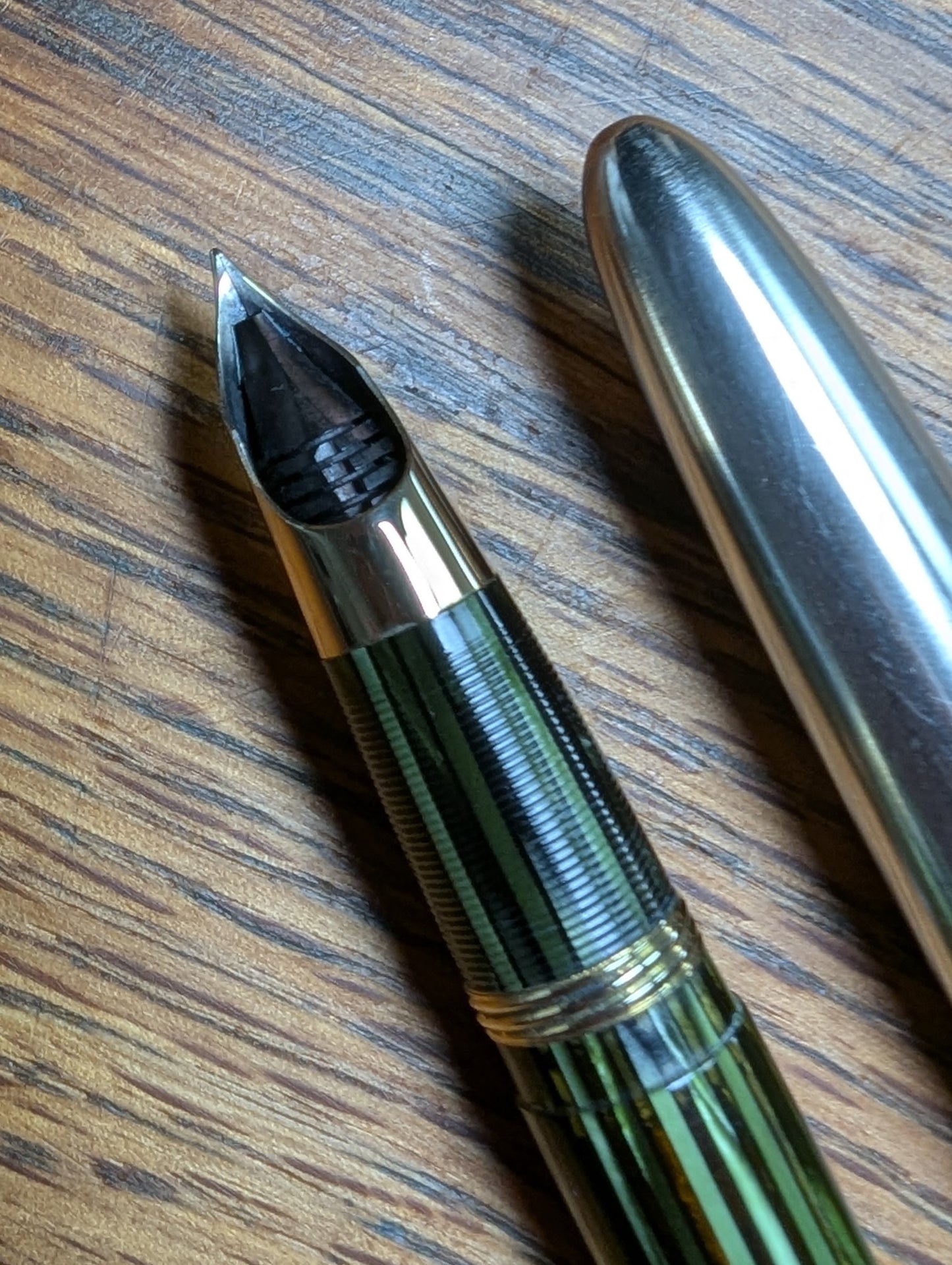 1943-5 Marine Green Sheaffer Triumph Tuckaway Sentinel fountain pen - extra-fine point