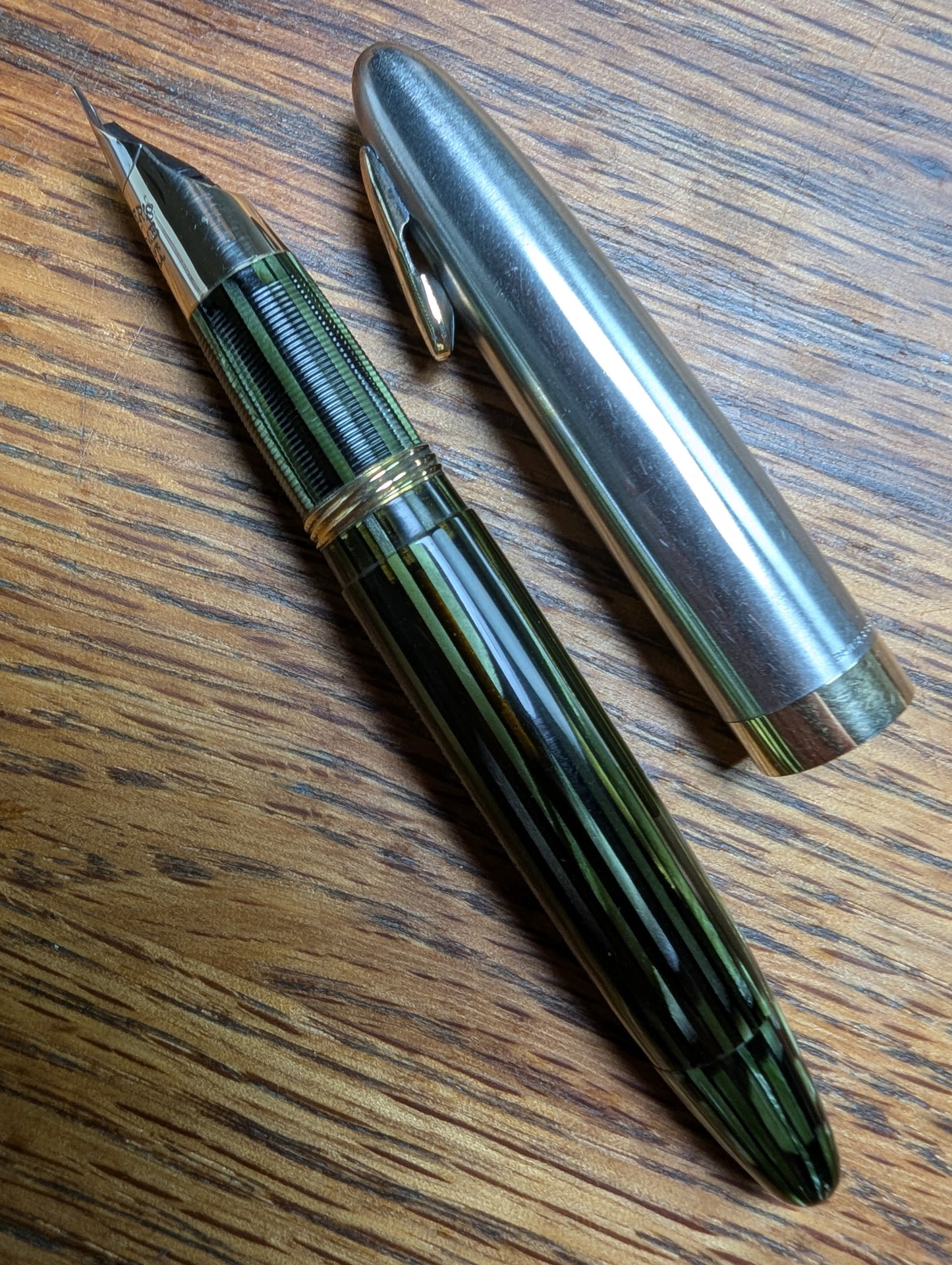 1943-5 Marine Green Sheaffer Triumph Tuckaway Sentinel fountain pen - extra-fine point
