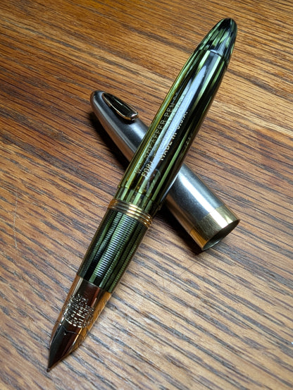 1943-5 Marine Green Sheaffer Triumph Tuckaway Sentinel fountain pen - extra-fine point
