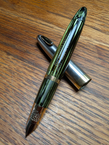 1943-5 Marine Green Sheaffer Triumph Tuckaway Sentinel fountain pen - extra-fine point