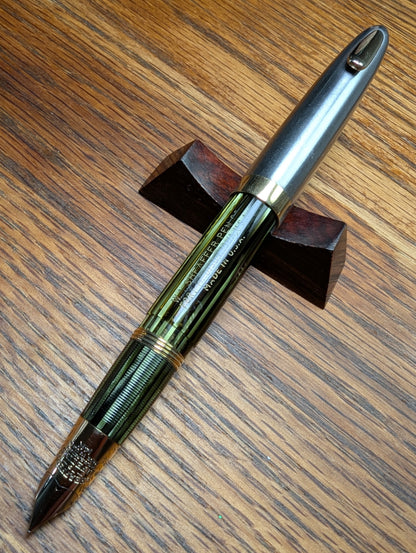 1943-5 Marine Green Sheaffer Triumph Tuckaway Sentinel fountain pen - extra-fine point