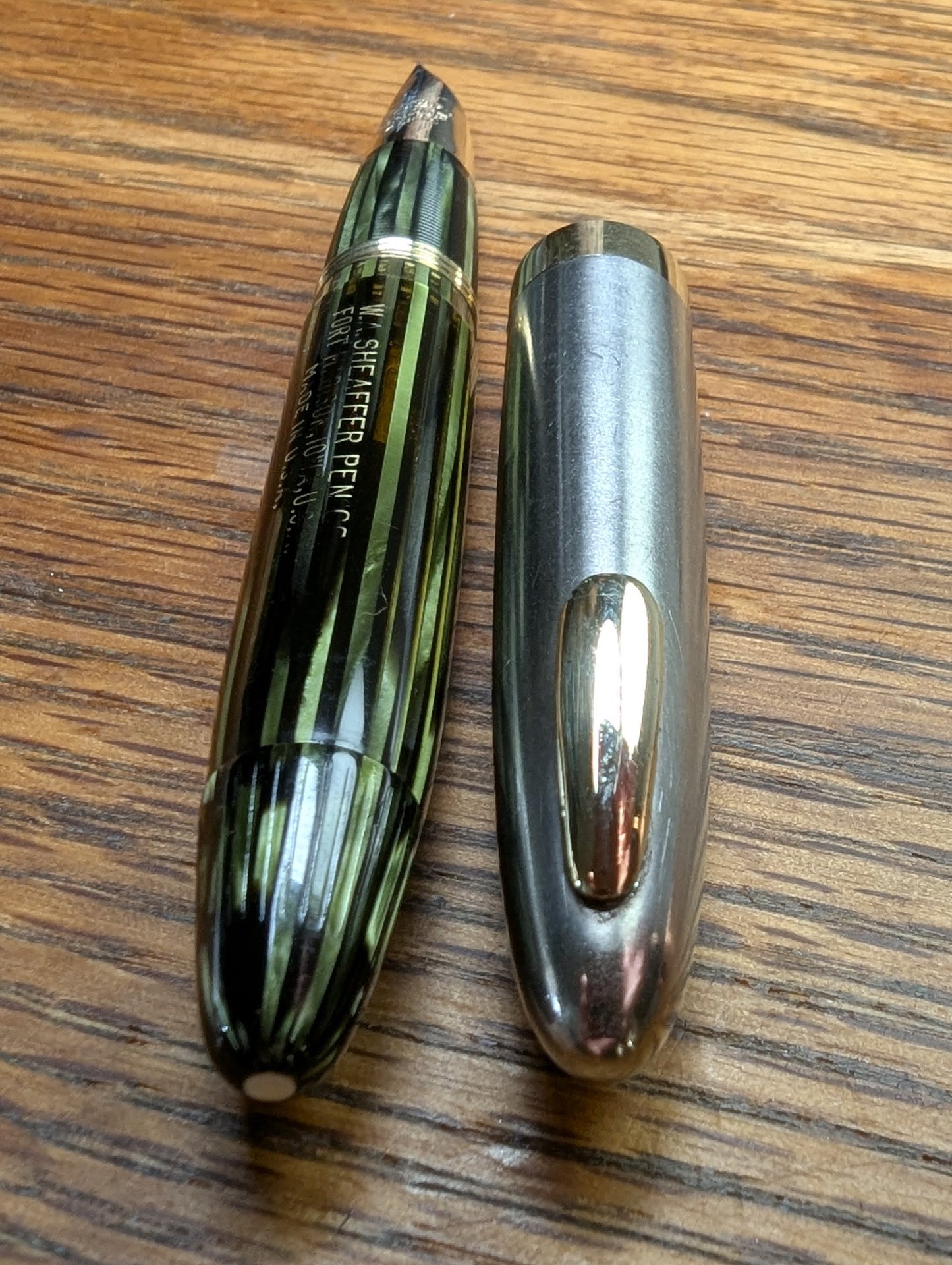 1943-5 Marine Green Sheaffer Triumph Tuckaway Sentinel fountain pen - extra-fine point