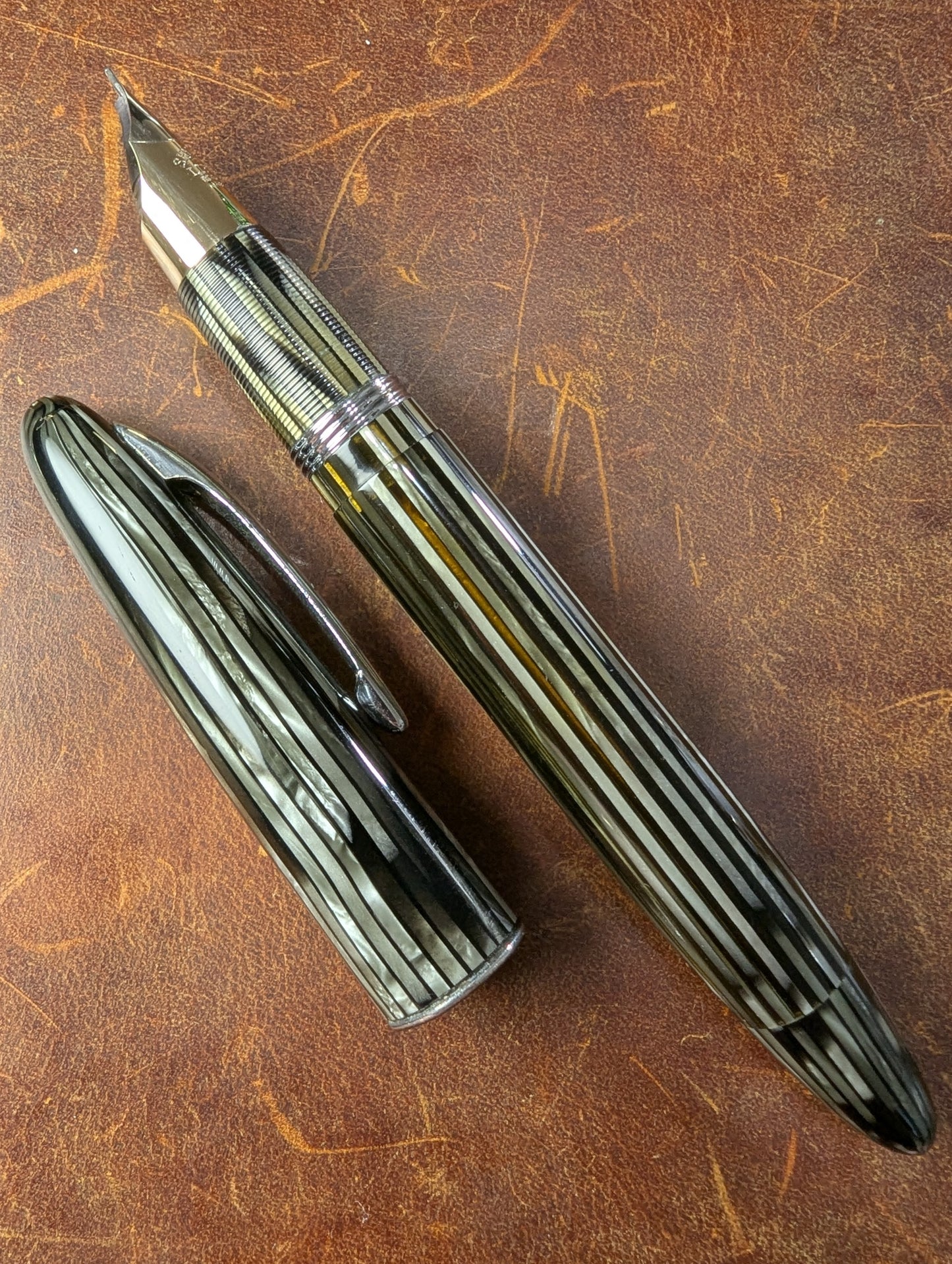 1943-5 Gray Pearl Sheaffer Triumph Sovereign - fine point