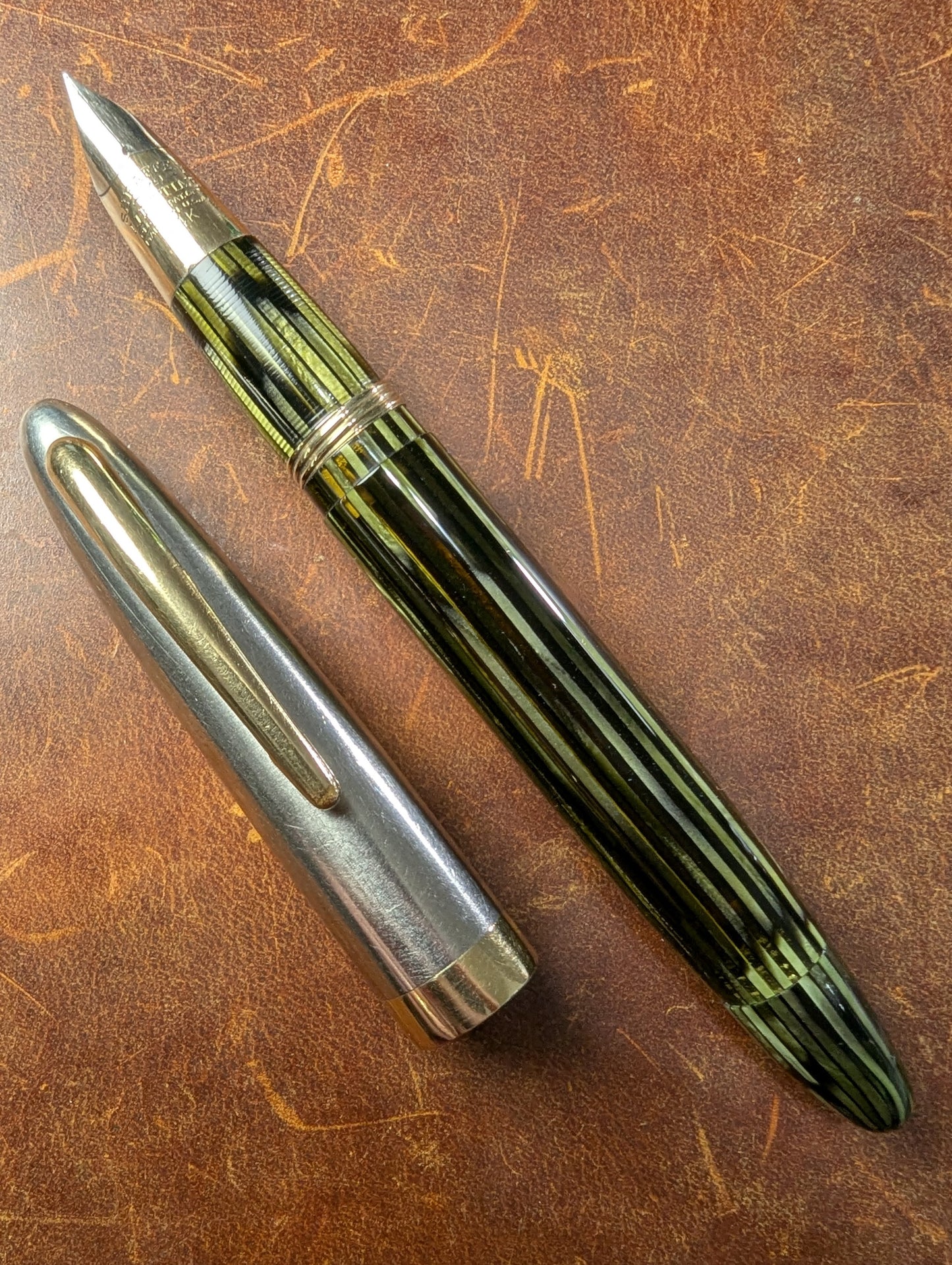 1943-5 Gray Pearl Sheaffer Triumph Sentinel fountain pen - fine nib