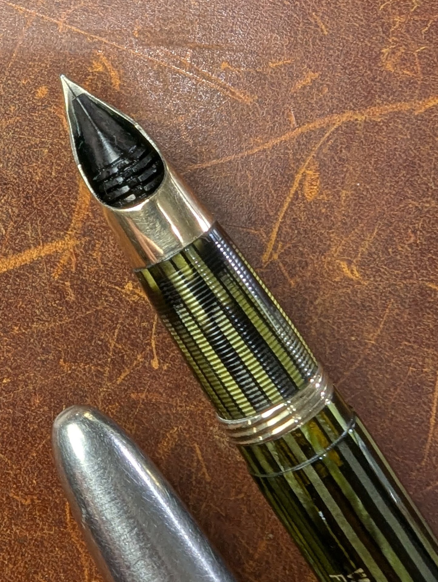 1943-5 Gray Pearl Sheaffer Triumph Sentinel fountain pen - fine nib