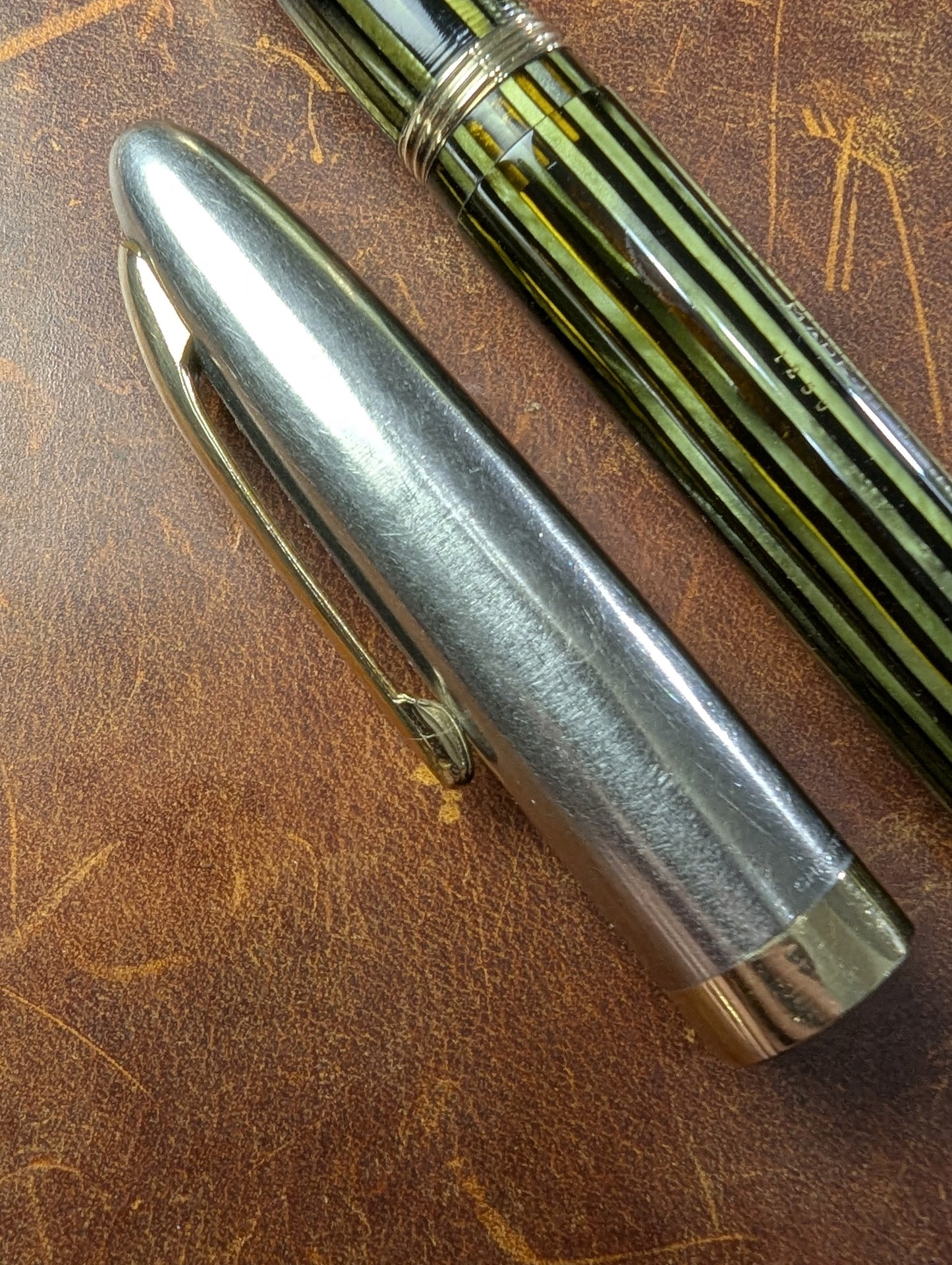 1943-5 Gray Pearl Sheaffer Triumph Sentinel fountain pen - fine nib