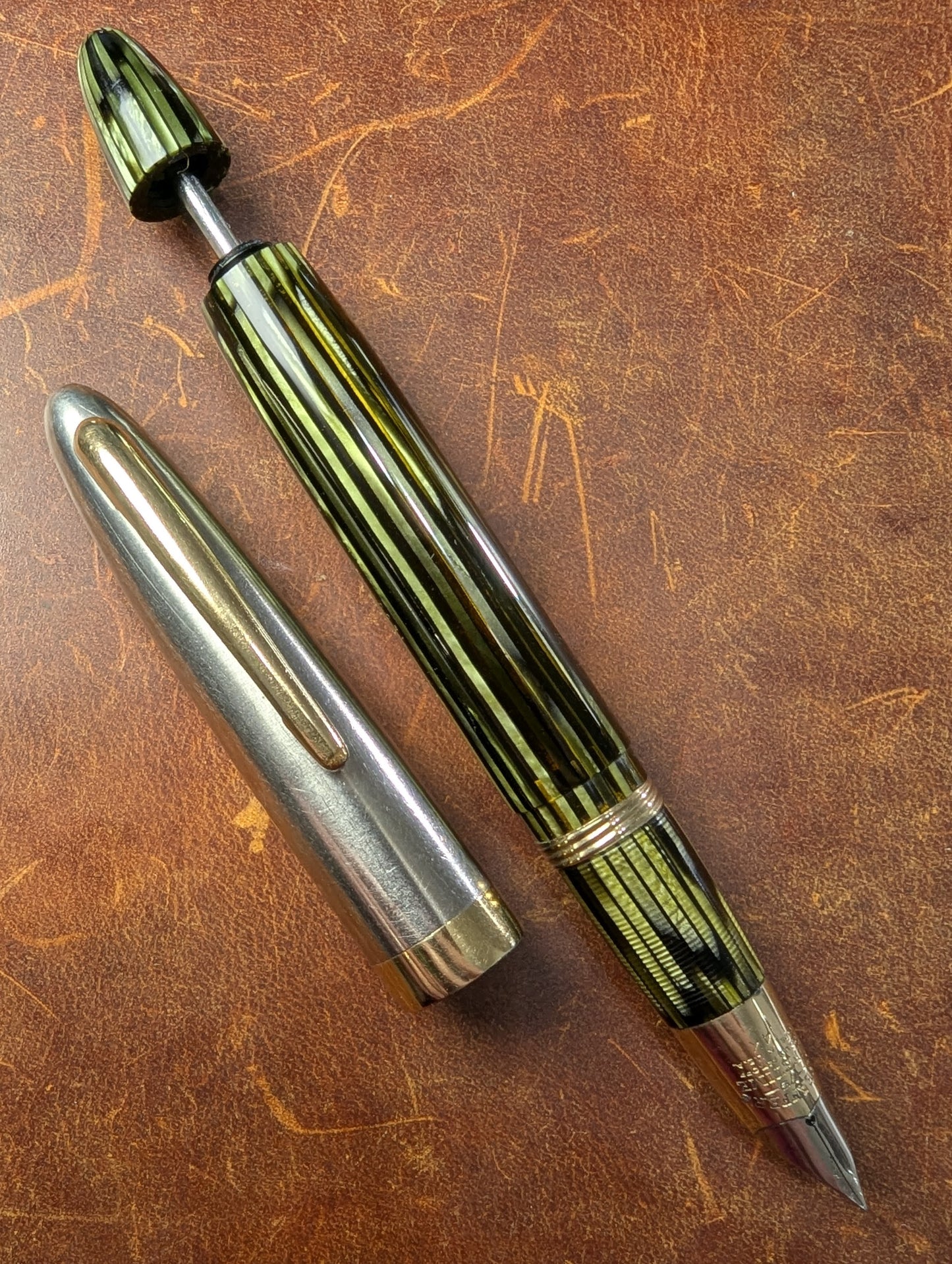 1943-5 Gray Pearl Sheaffer Triumph Sentinel fountain pen - fine nib