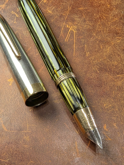 1943-5 Gray Pearl Sheaffer Triumph Sentinel fountain pen - fine nib