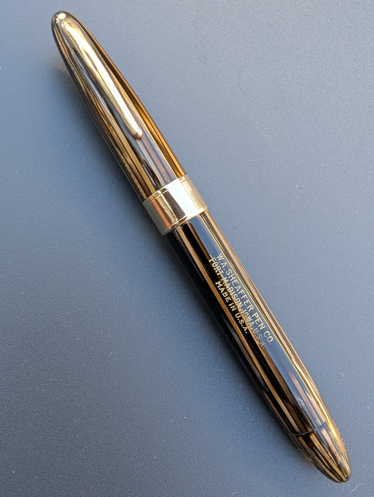 ~1946-7 Golden Brown Sheaffer Triumph Valiant - Vacuum-Fil - medium point