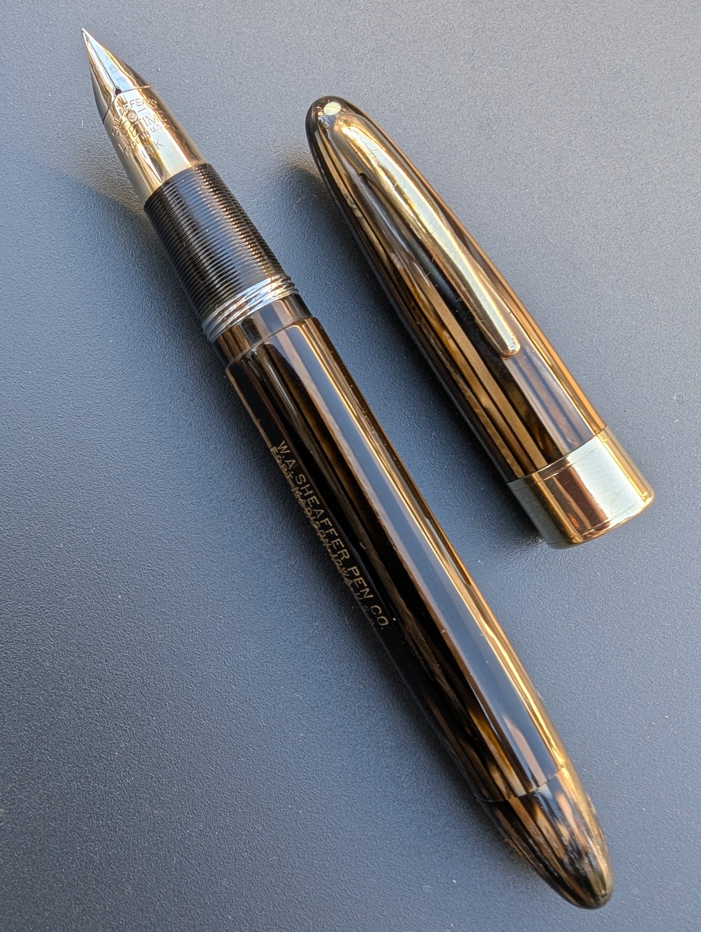 ~1946-7 Golden Brown Sheaffer Triumph Valiant - Vacuum-Fil - medium point