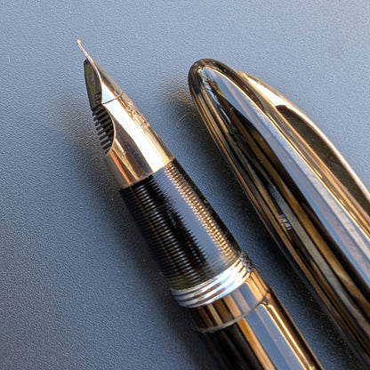 ~1946-7 Golden Brown Sheaffer Triumph Valiant - Vacuum-Fil - medium point