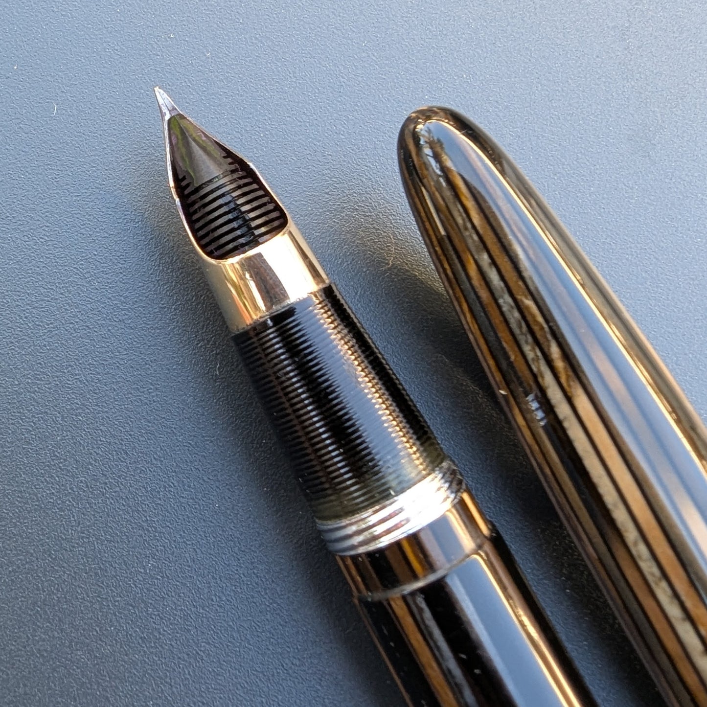 ~1946-7 Golden Brown Sheaffer Triumph Valiant - Vacuum-Fil - medium point