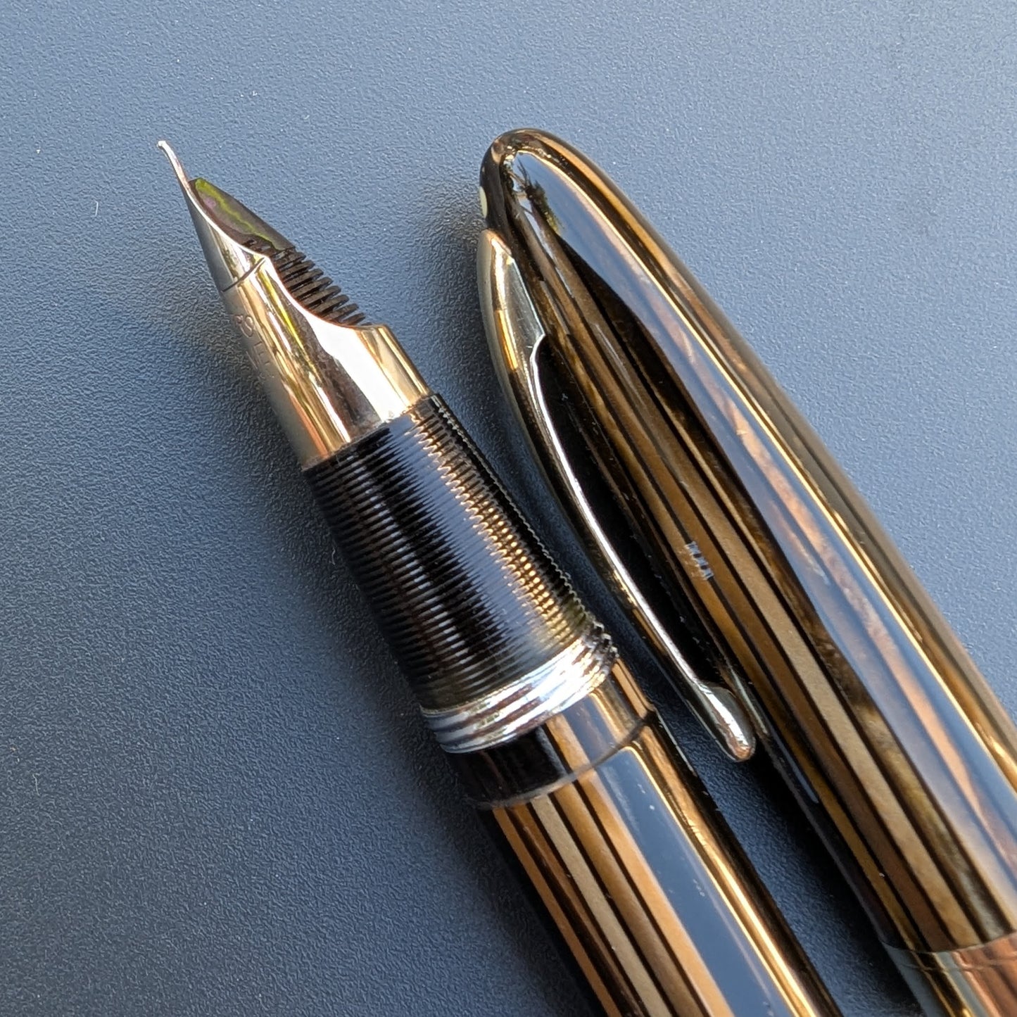 ~1946-7 Golden Brown Sheaffer Triumph Valiant - Vacuum-Fil - medium point
