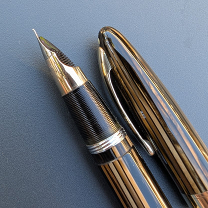 ~1946-7 Golden Brown Sheaffer Triumph Valiant - Vacuum-Fil - medium point