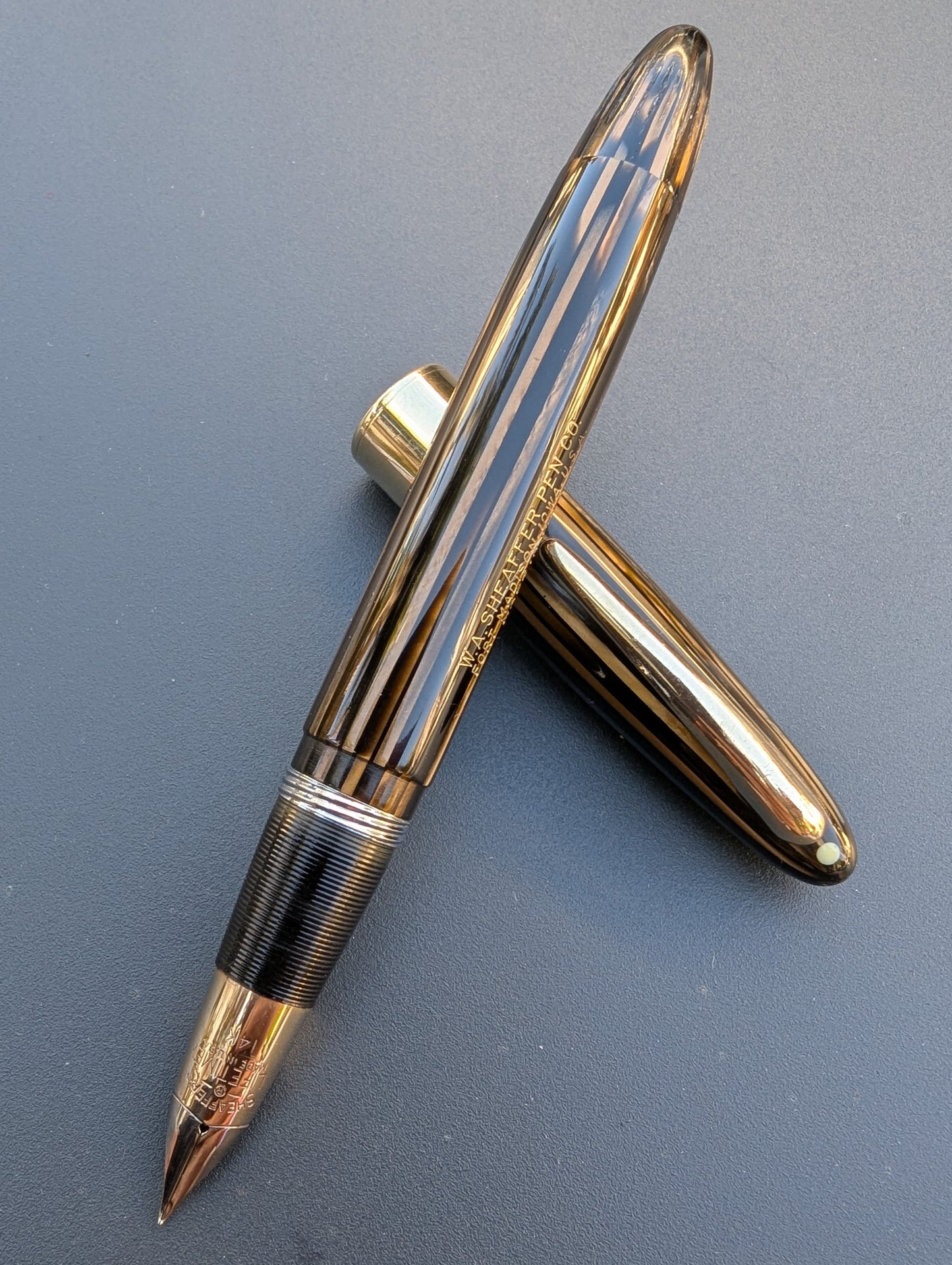 ~1946-7 Golden Brown Sheaffer Triumph Valiant - Vacuum-Fil - medium point