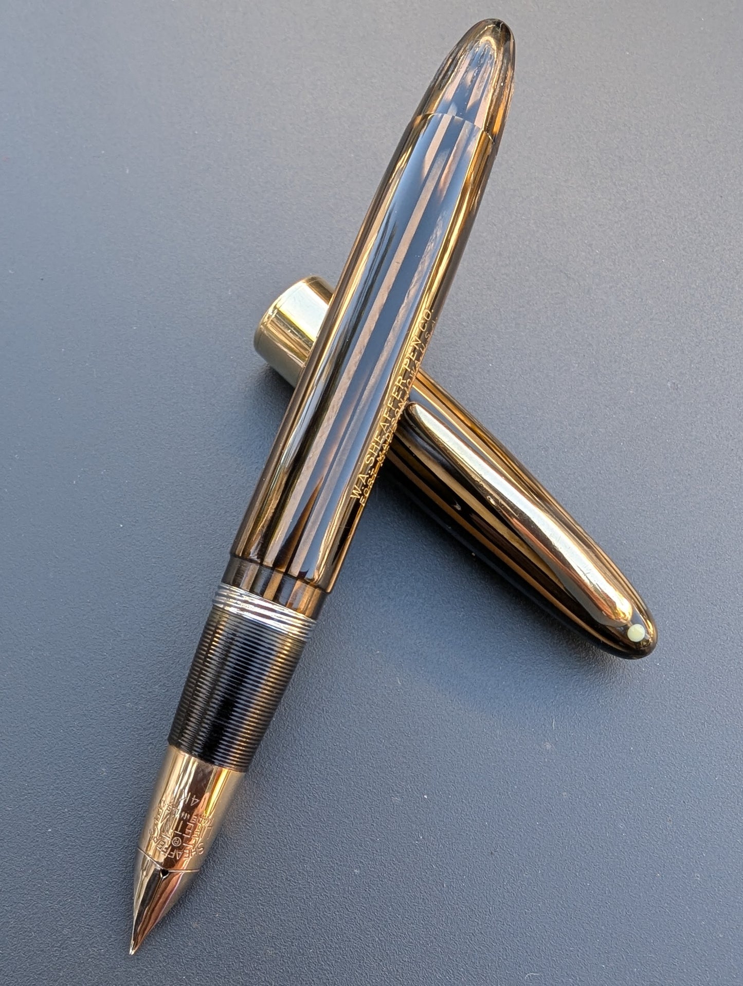 ~1946-7 Golden Brown Sheaffer Triumph Valiant - Vacuum-Fil - medium point