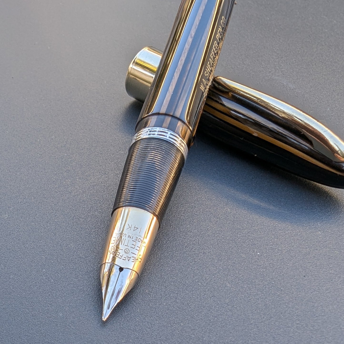 ~1946-7 Golden Brown Sheaffer Triumph Valiant - Vacuum-Fil - medium point
