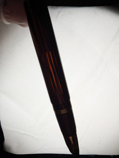 1943-5 Carmine Sheaffer Triumph Statesman - fine point