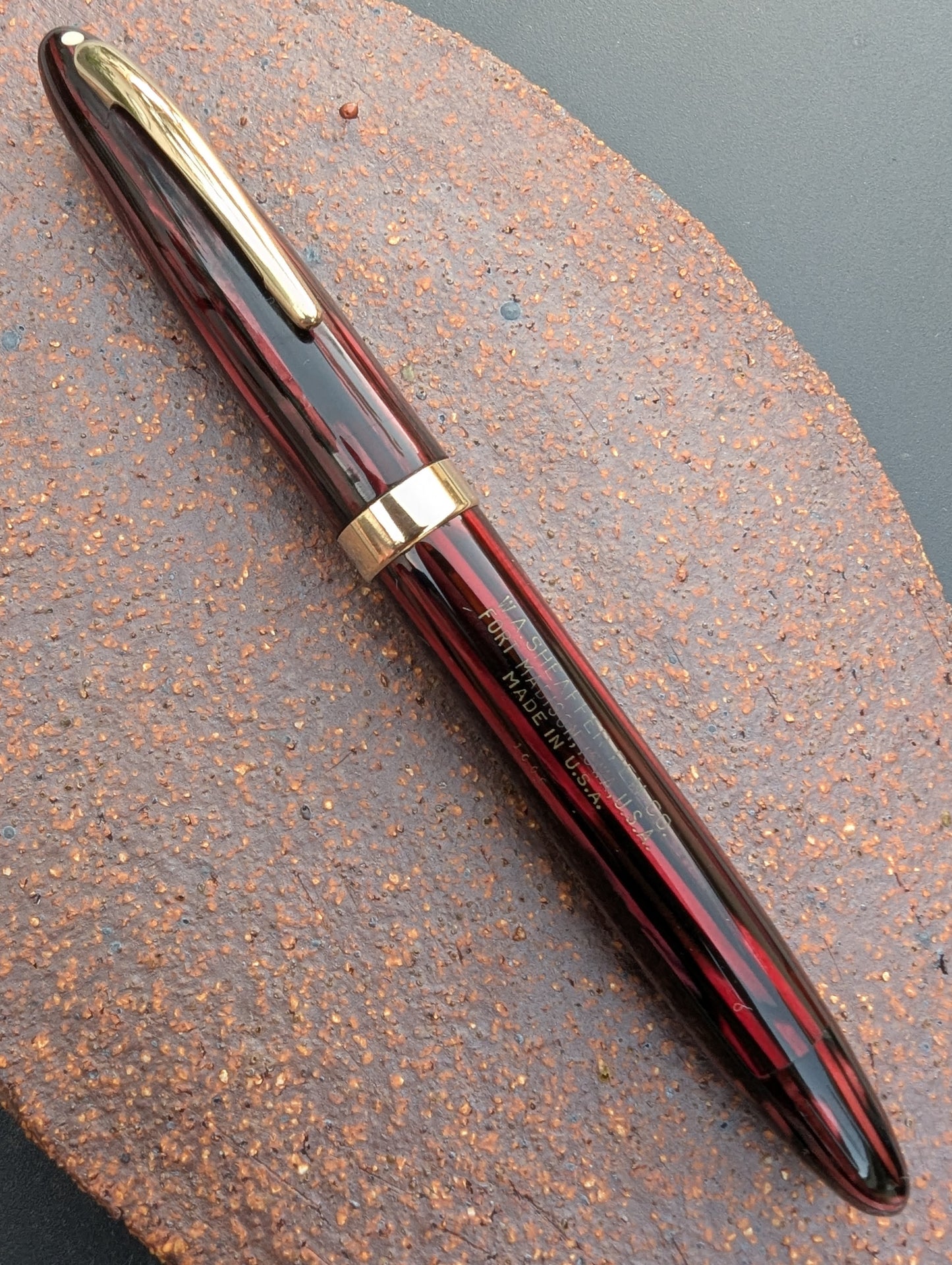 1943-5 Carmine Sheaffer Triumph Statesman - fine point