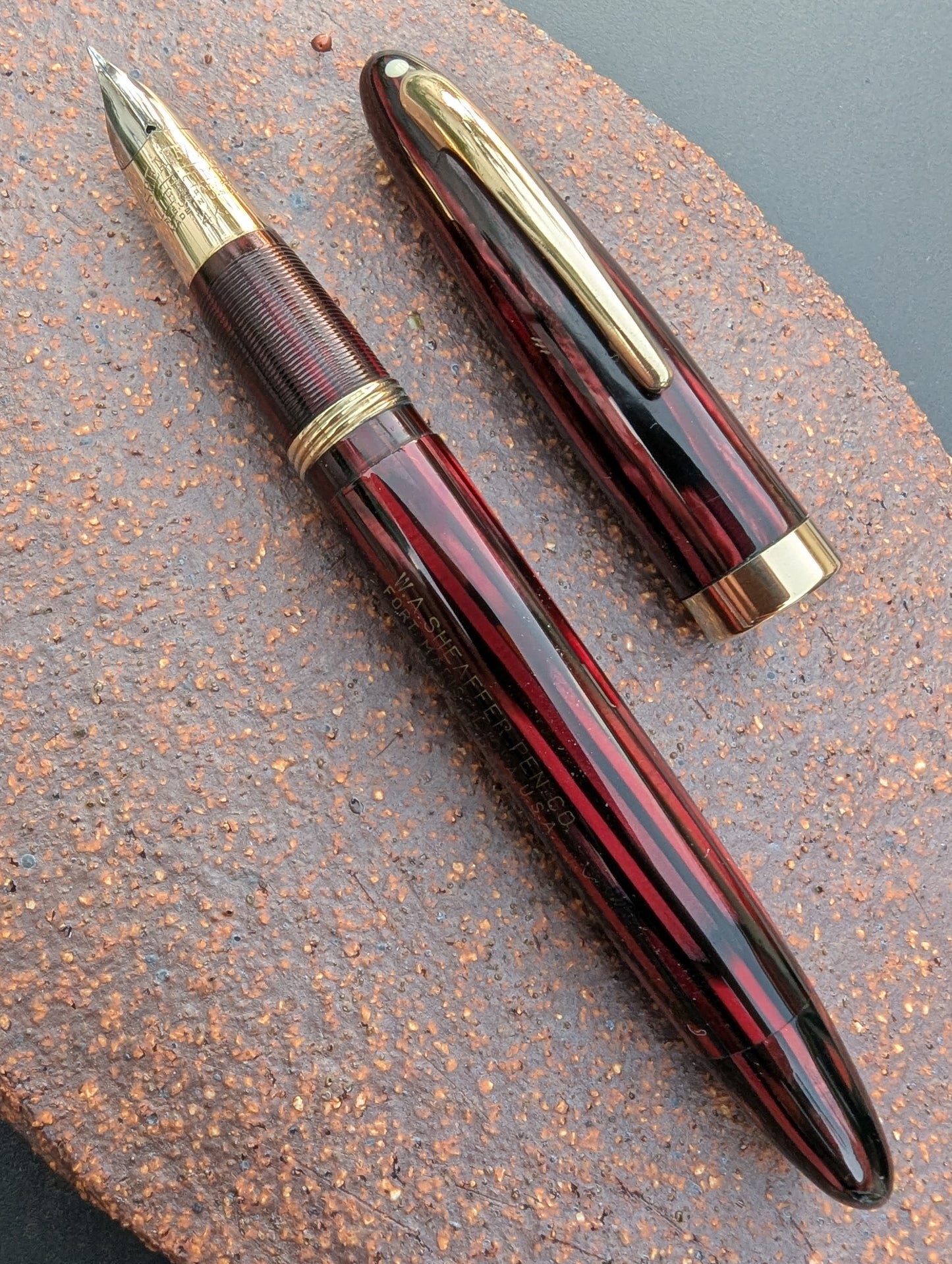 1943-5 Carmine Sheaffer Triumph Statesman - fine point