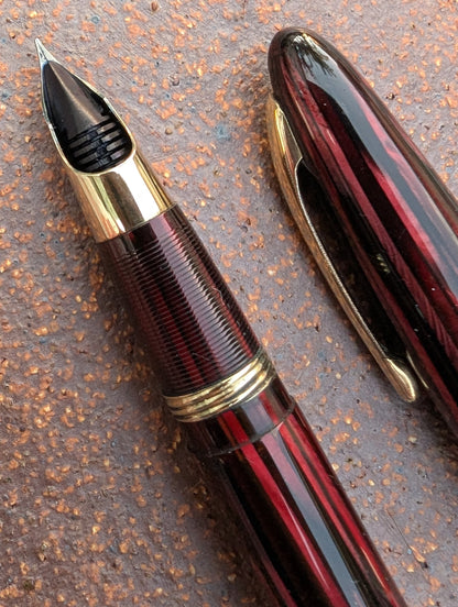 1943-5 Carmine Sheaffer Triumph Statesman - fine point