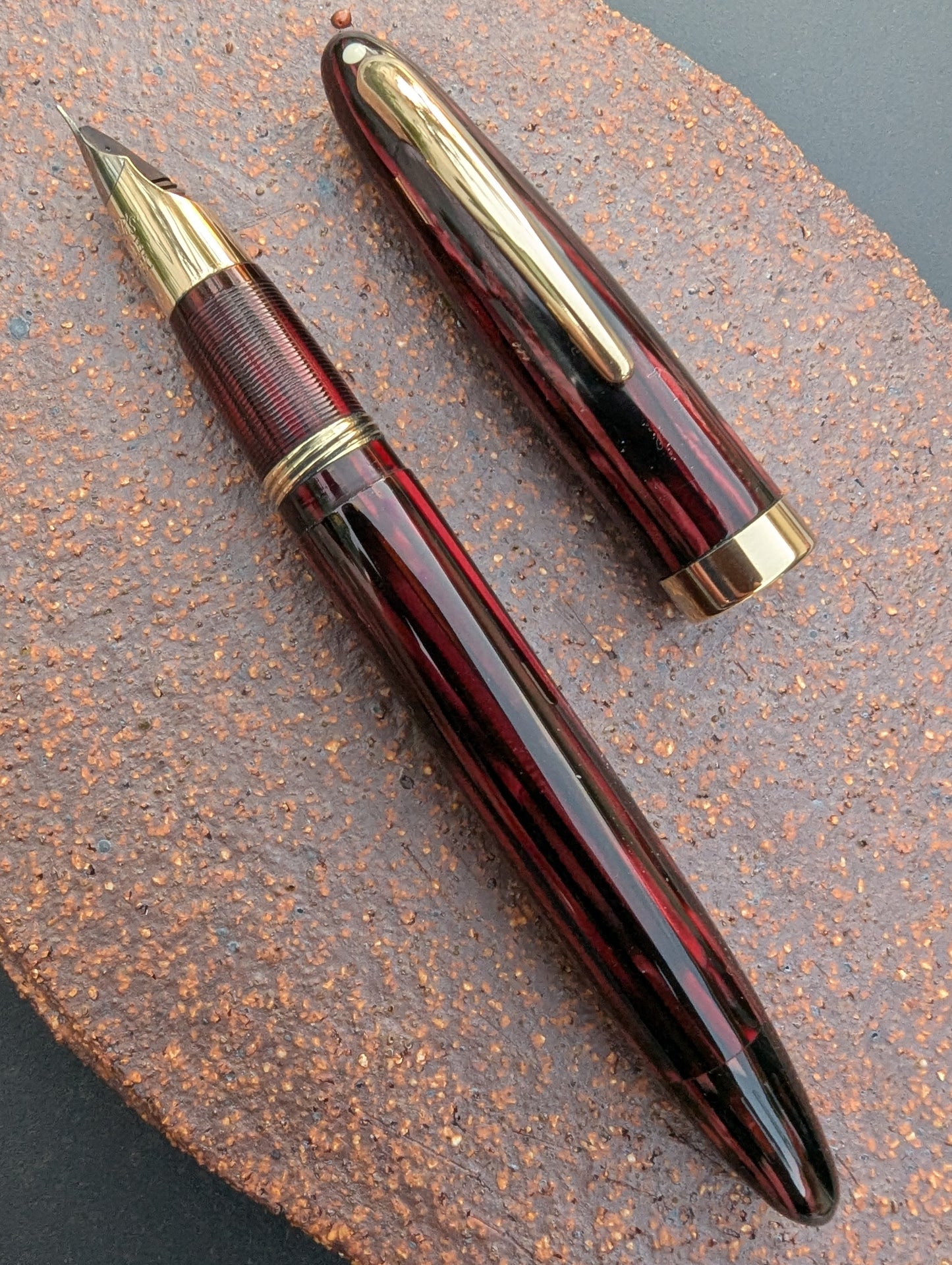 1943-5 Carmine Sheaffer Triumph Statesman - fine point