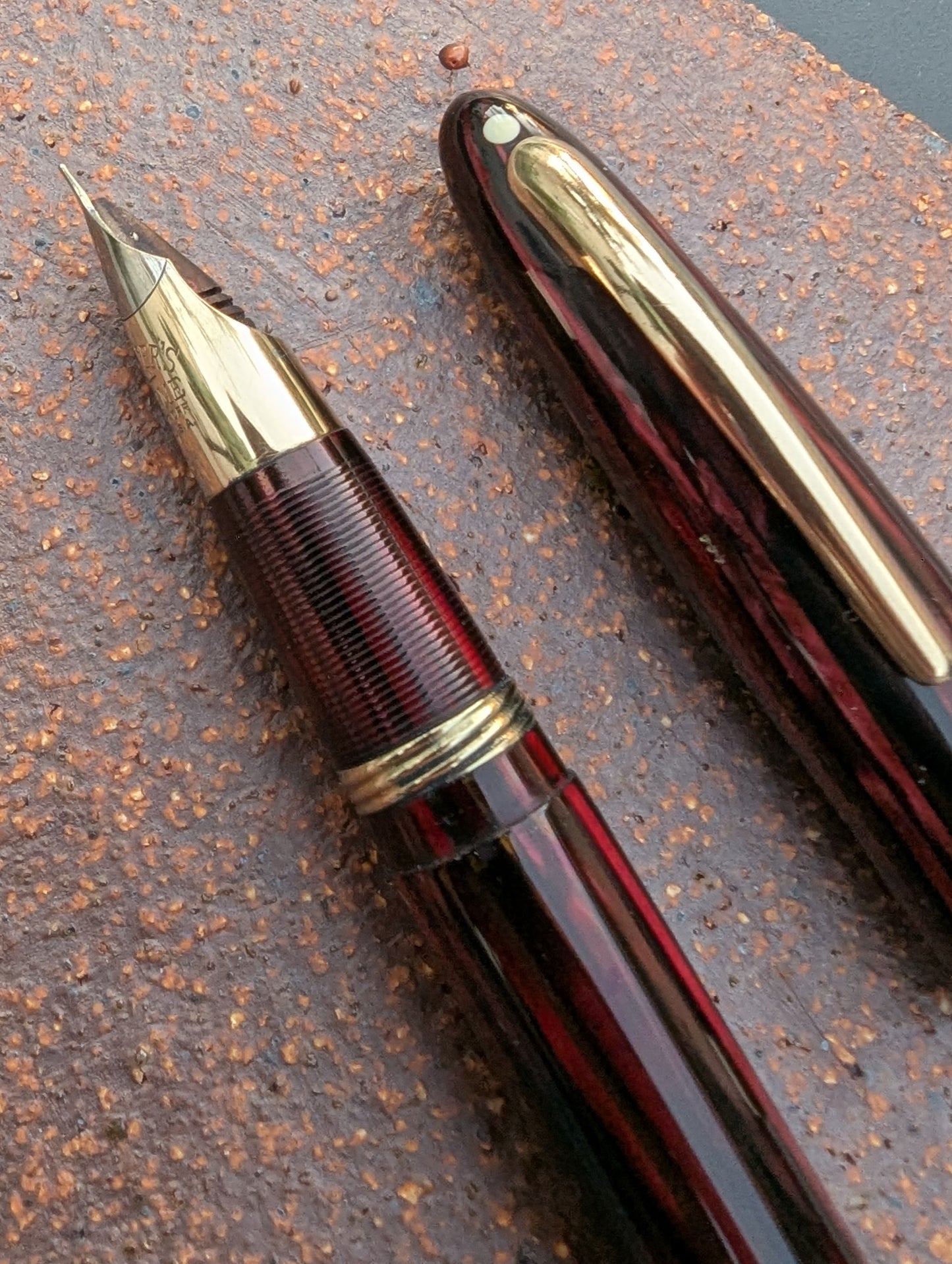 1943-5 Carmine Sheaffer Triumph Statesman - fine point