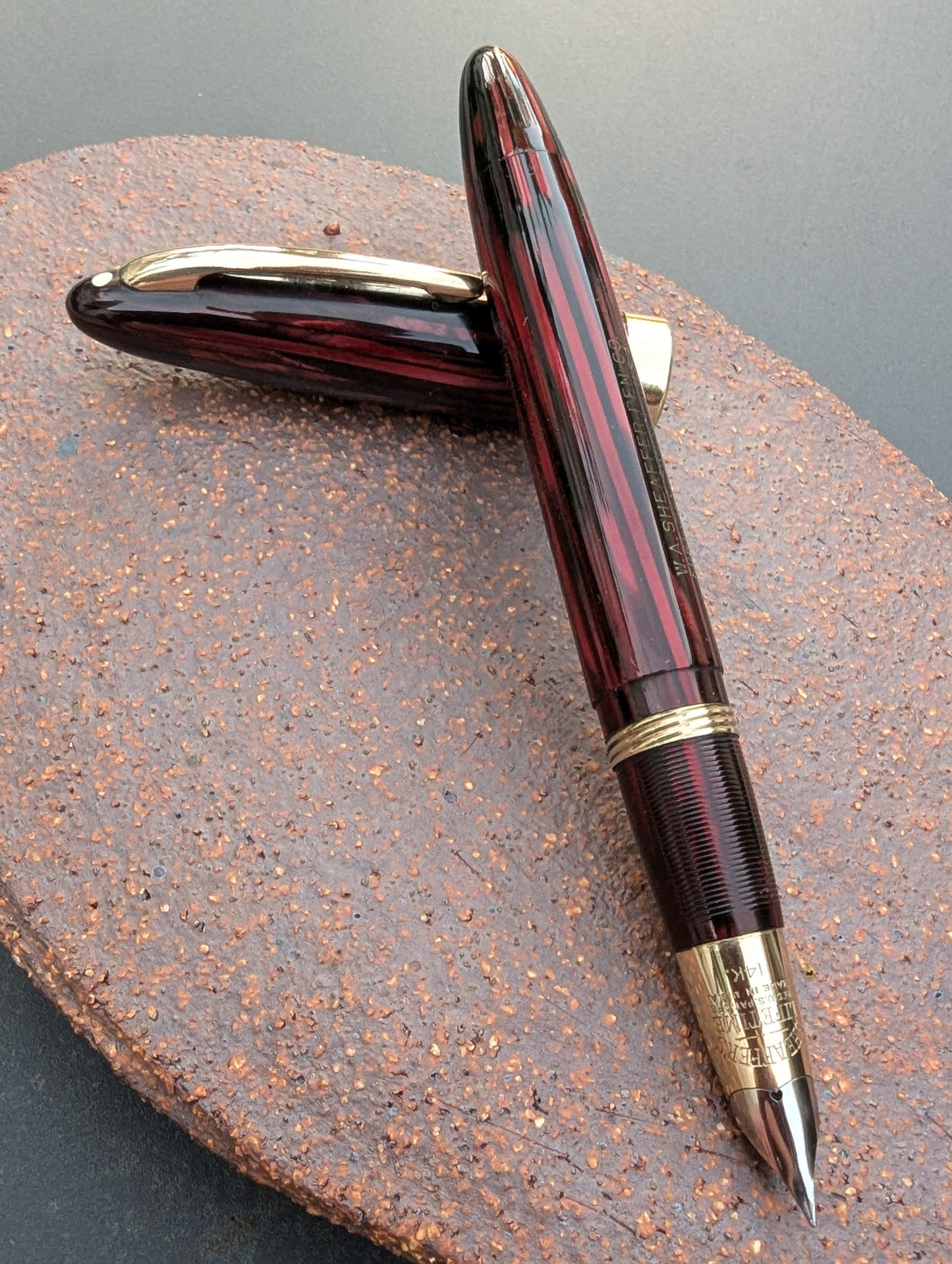 1943-5 Carmine Sheaffer Triumph Statesman - fine point