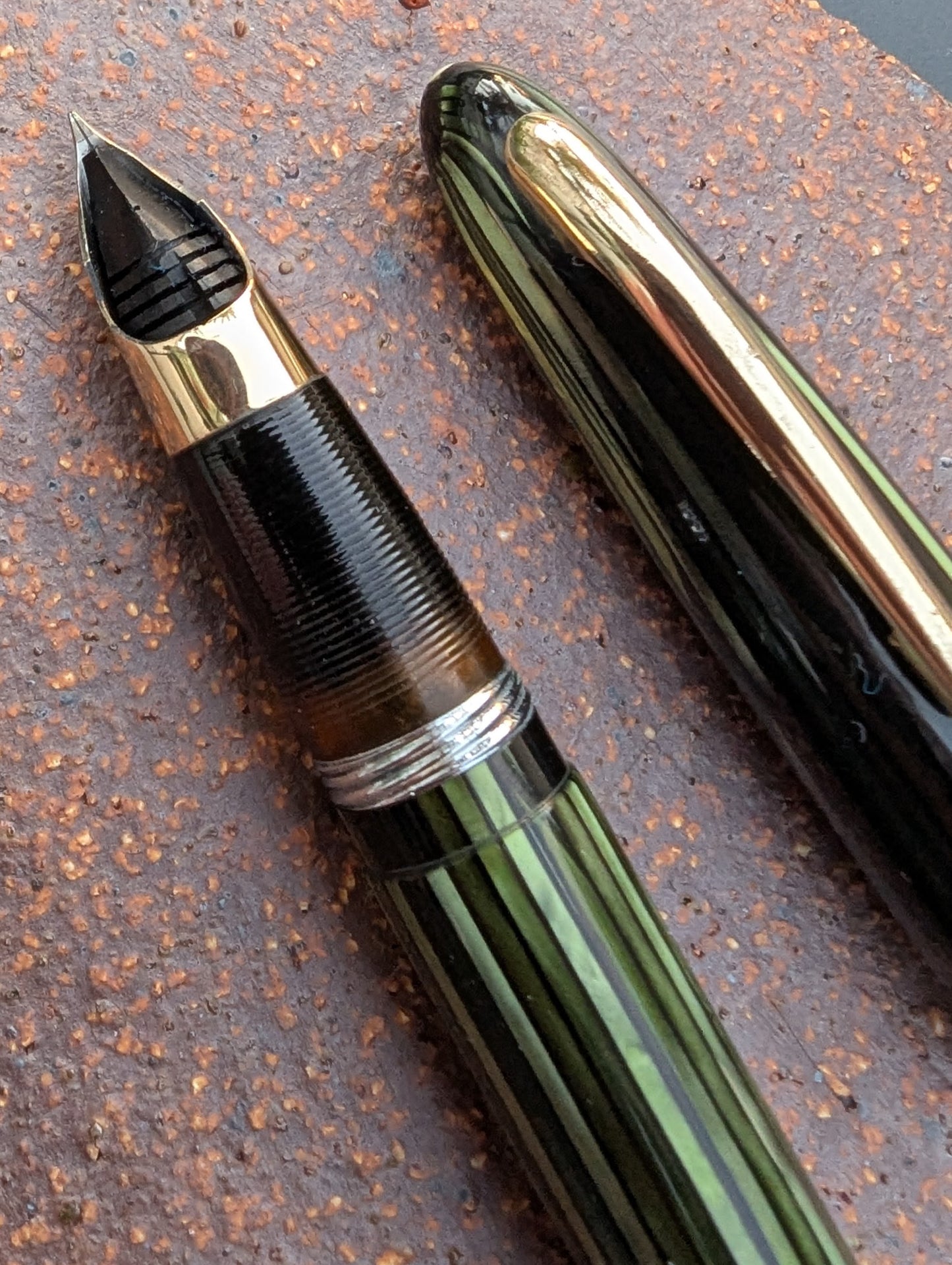 ~1947 Marine Green Sheaffer Triumph Statesman - stubby fine point