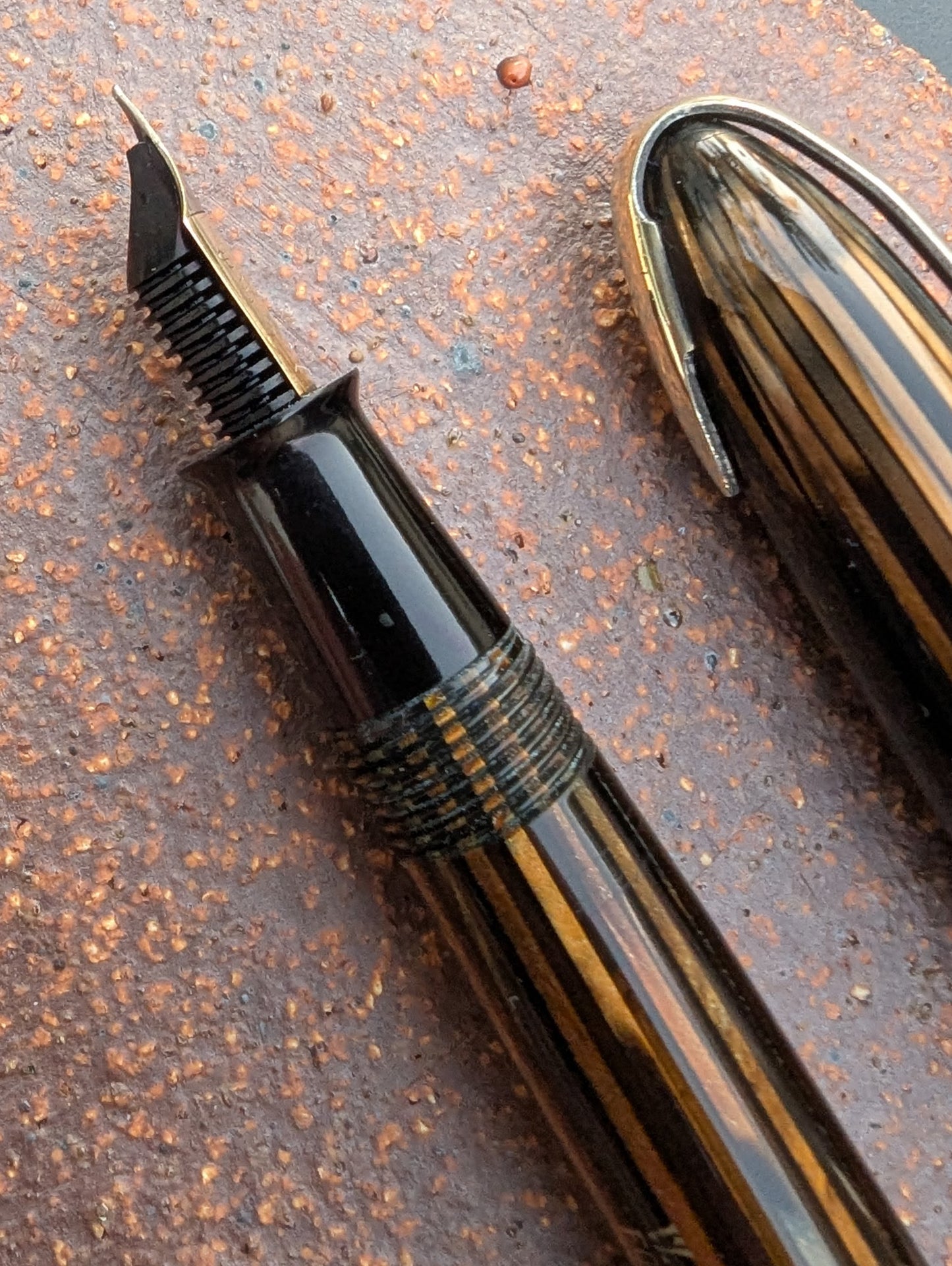 1941 Golden Brown Sheaffer Balance Defender - fine point