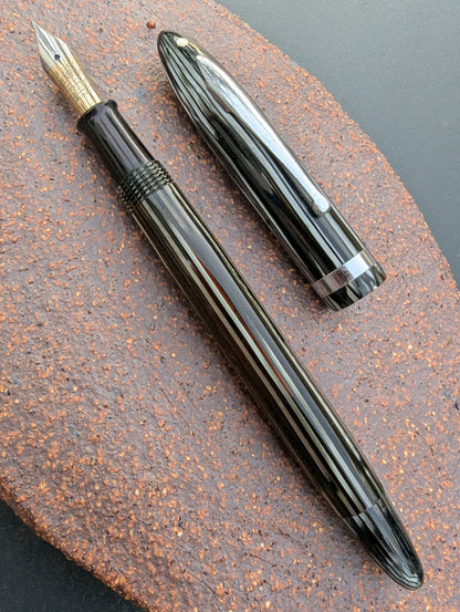 ~1936-7 Gray Pearl Sheaffer Balance Sovereign Fountain Pen - medium point
