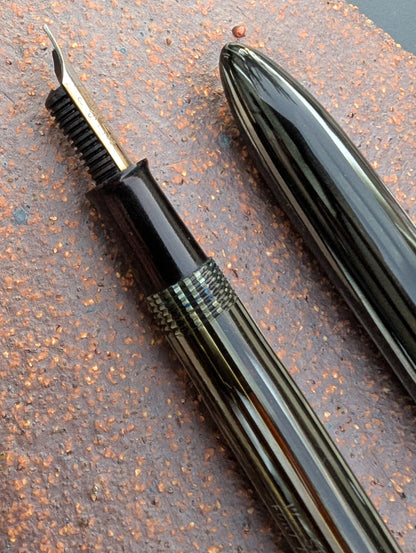 ~1936-7 Gray Pearl Sheaffer Balance Sovereign Fountain Pen - medium point