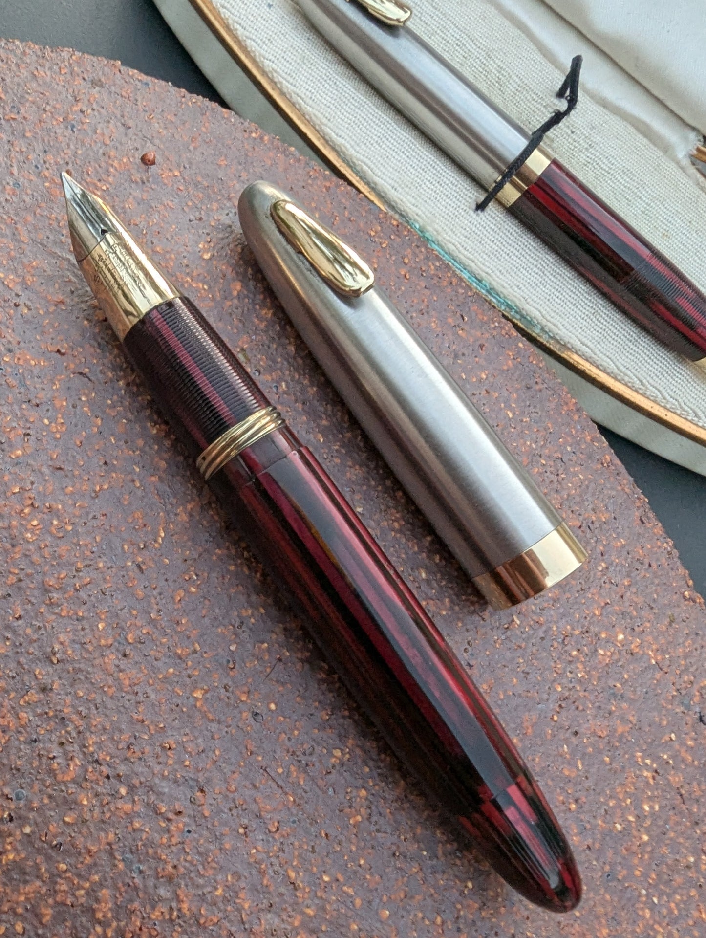 ~1943 Carmine Sheaffer Tuckaway Sentinel fountain pen & pencil - fine-mediun point