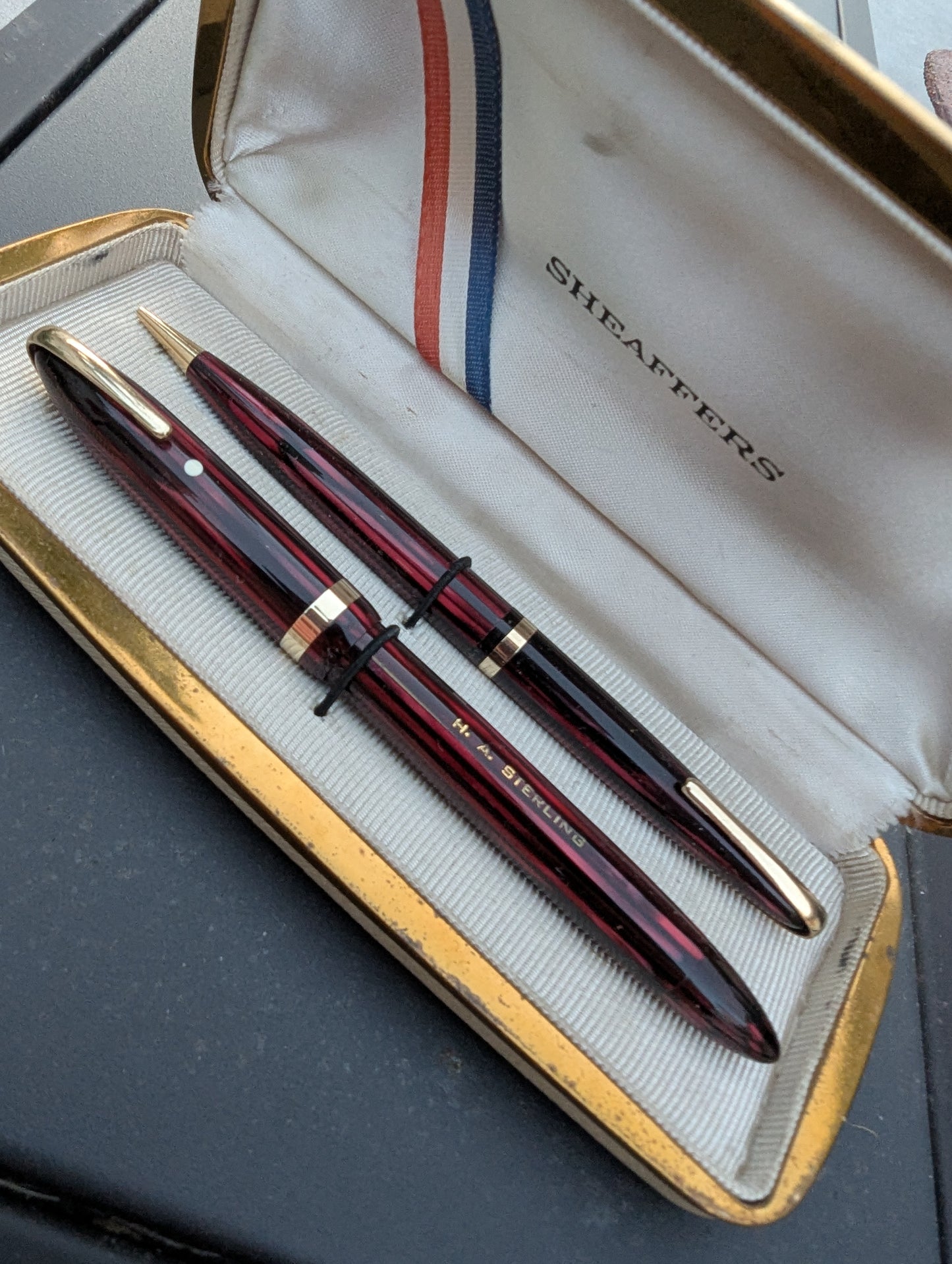1941 Carmine Sheaffer Balance Vigilant Fountain Pen & Pencil in case - fine-extra-fine point