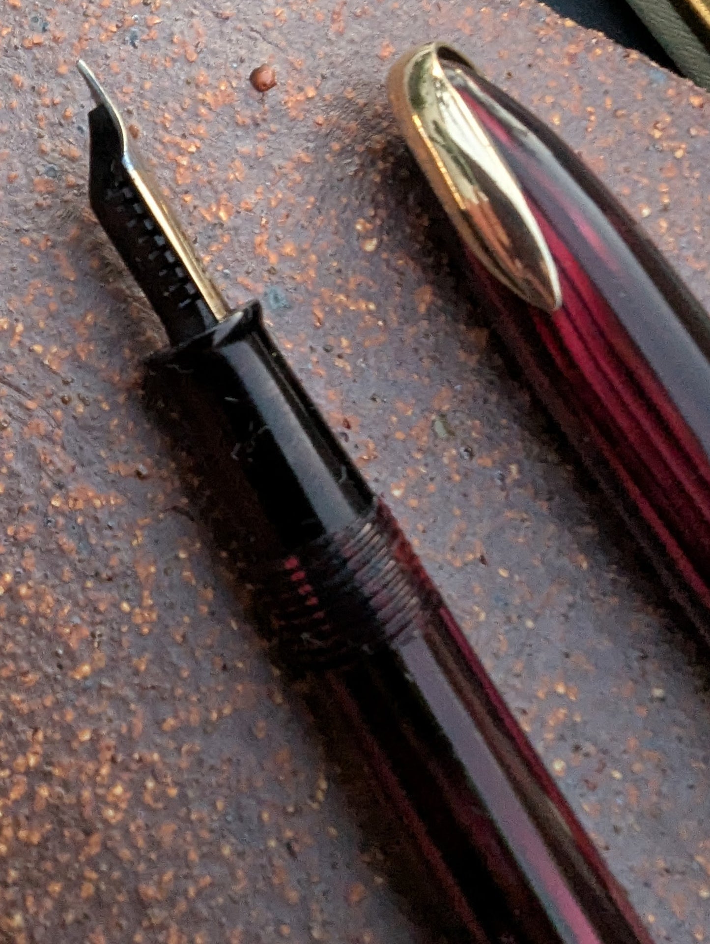 1941 Carmine Sheaffer Balance Vigilant Fountain Pen & Pencil in case - fine-extra-fine point