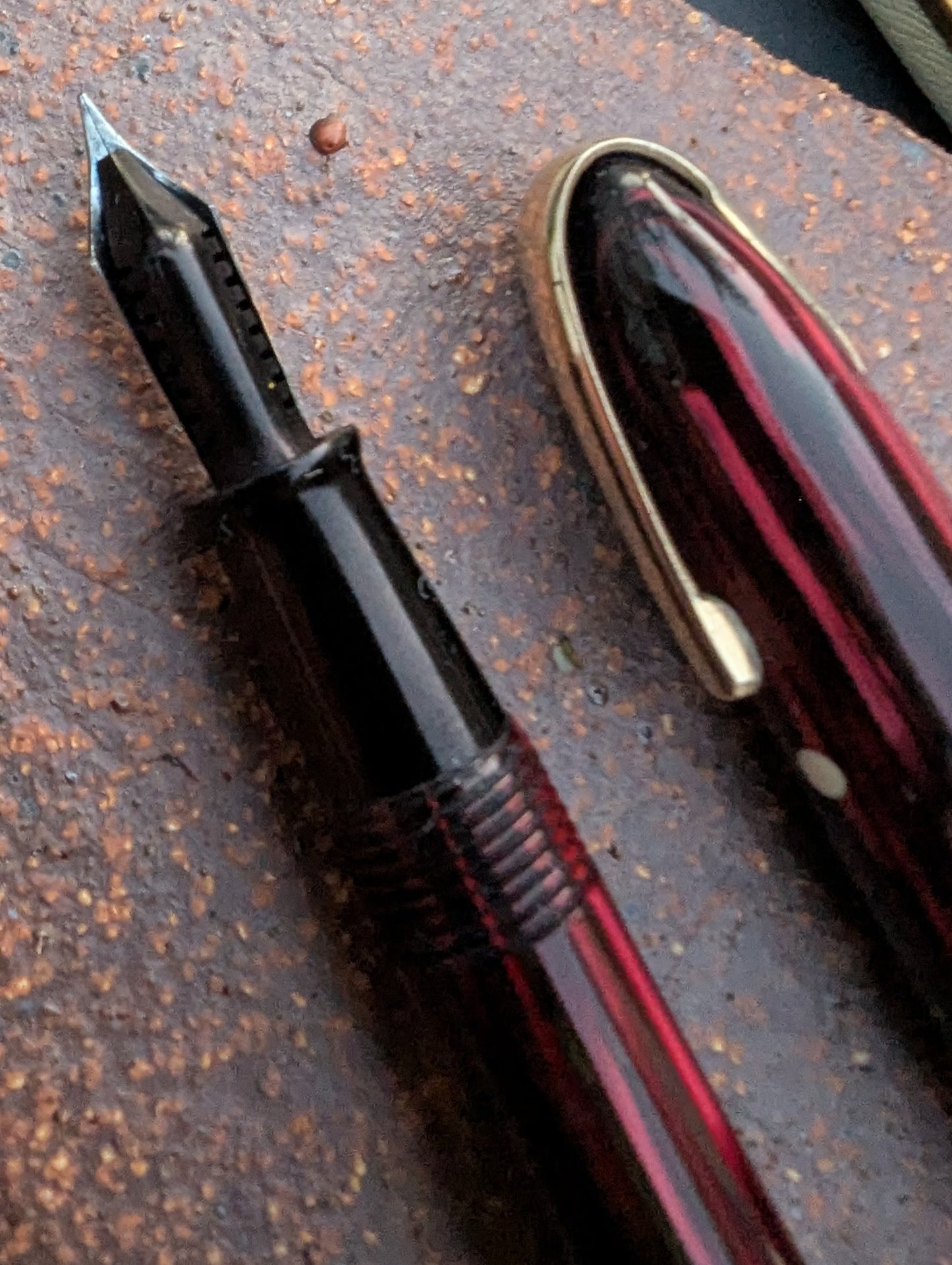 1941 Carmine Sheaffer Balance Vigilant Fountain Pen & Pencil in case - fine-extra-fine point