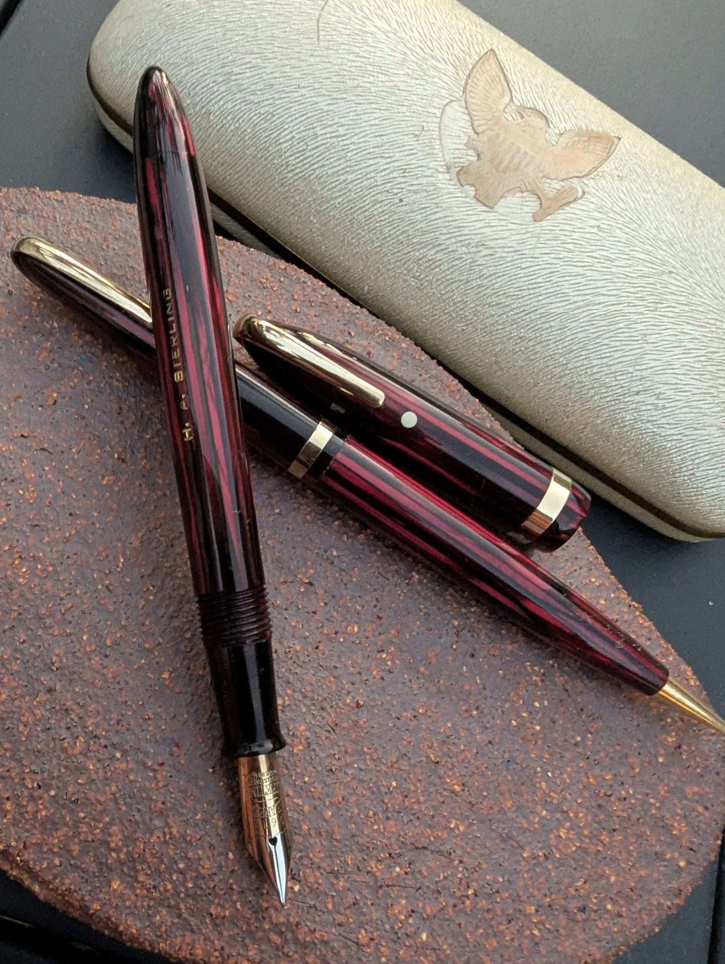 1941 Carmine Sheaffer Balance Vigilant Fountain Pen & Pencil in case - fine-extra-fine point