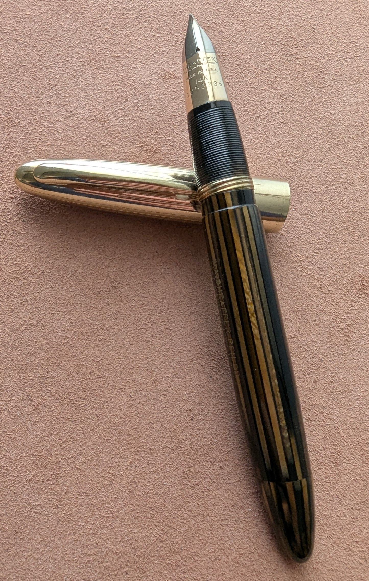 ~1947 Golden Brown Sheaffer Triumph Crest - vacuum-fil - stubby fine-medium point