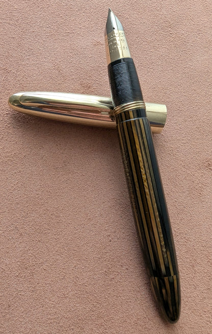 ~1947 Golden Brown Sheaffer Triumph Crest - vacuum-fil - stubby fine-medium point