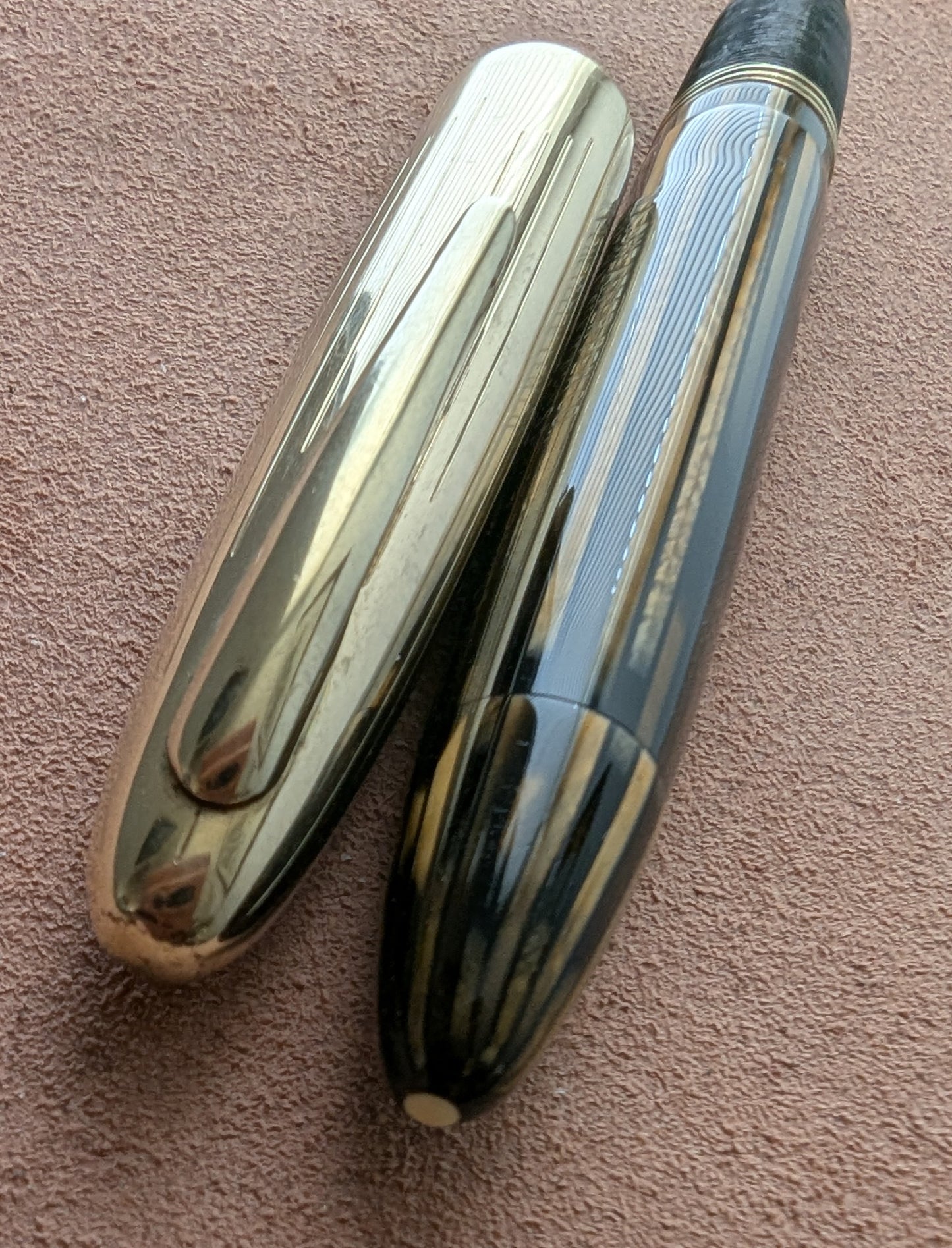 ~1947 Golden Brown Sheaffer Triumph Crest - vacuum-fil - stubby fine-medium point