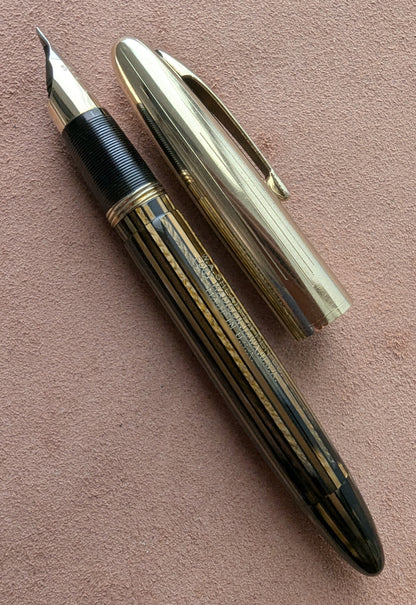 ~1947 Golden Brown Sheaffer Triumph Crest - vacuum-fil - stubby fine-medium point