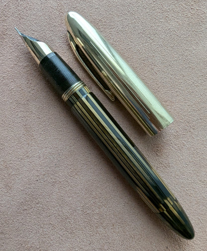 ~1947 Golden Brown Sheaffer Triumph Crest - vacuum-fil - stubby fine-medium point