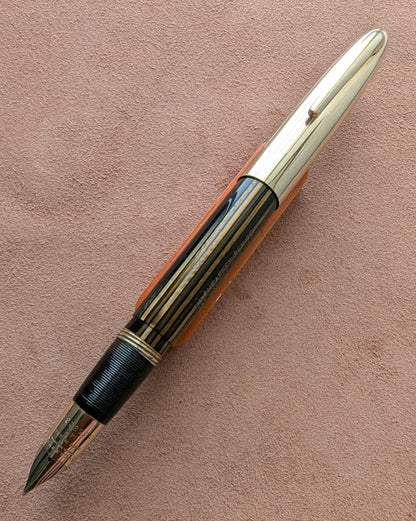 ~1947 Golden Brown Sheaffer Triumph Crest - vacuum-fil - stubby fine-medium point