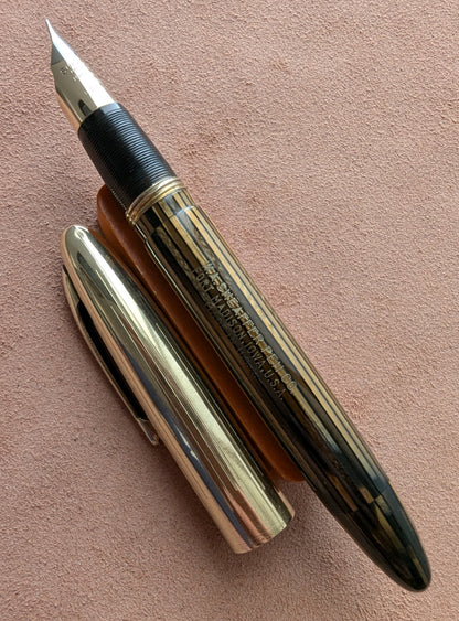 ~1947 Golden Brown Sheaffer Triumph Crest - vacuum-fil - stubby fine-medium point