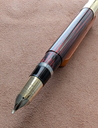 1942 Carmine Sheaffer Triumph - Vacuum-Fil - fine - extra-fine point