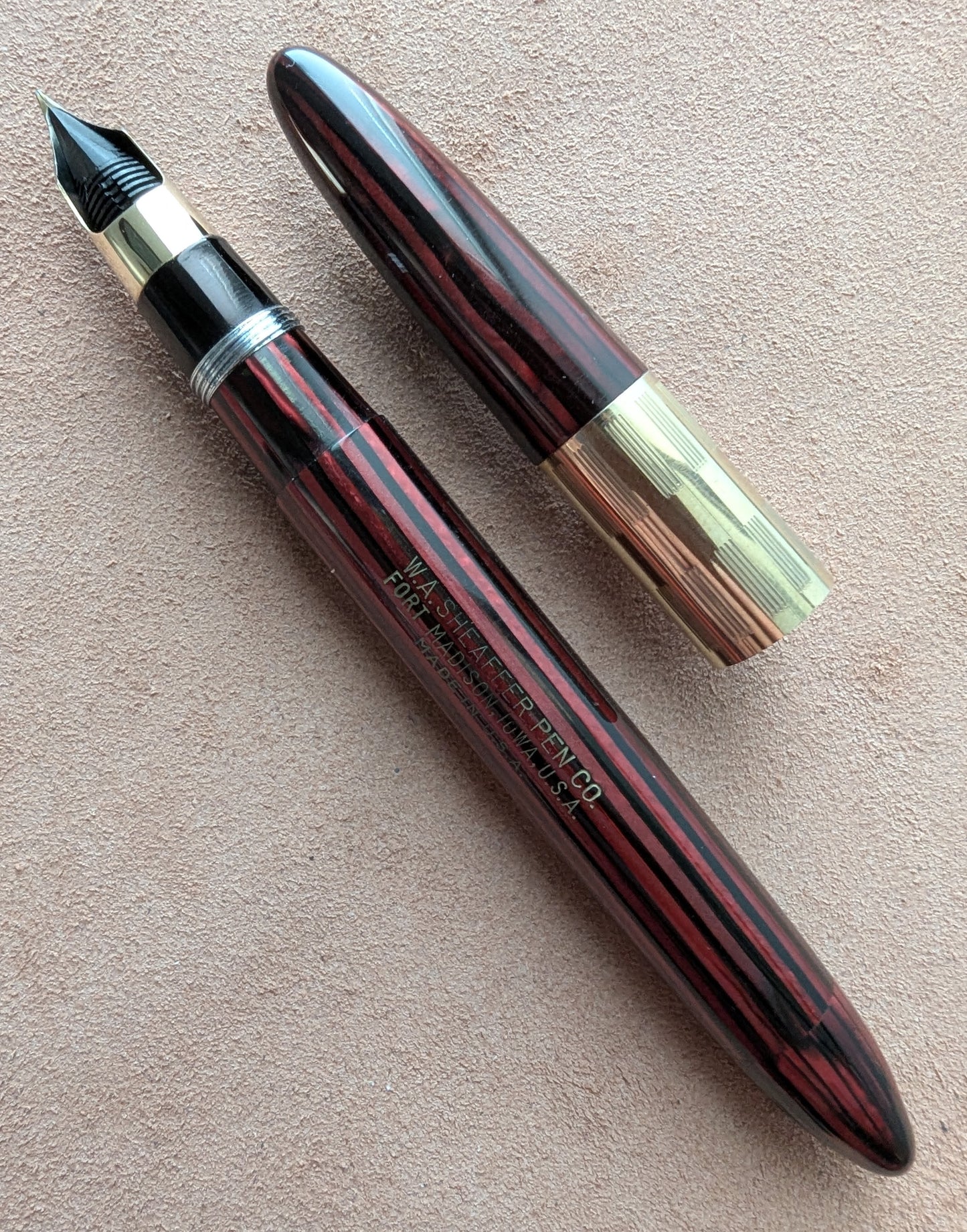 1942 Carmine Sheaffer Triumph - Vacuum-Fil - fine - extra-fine point