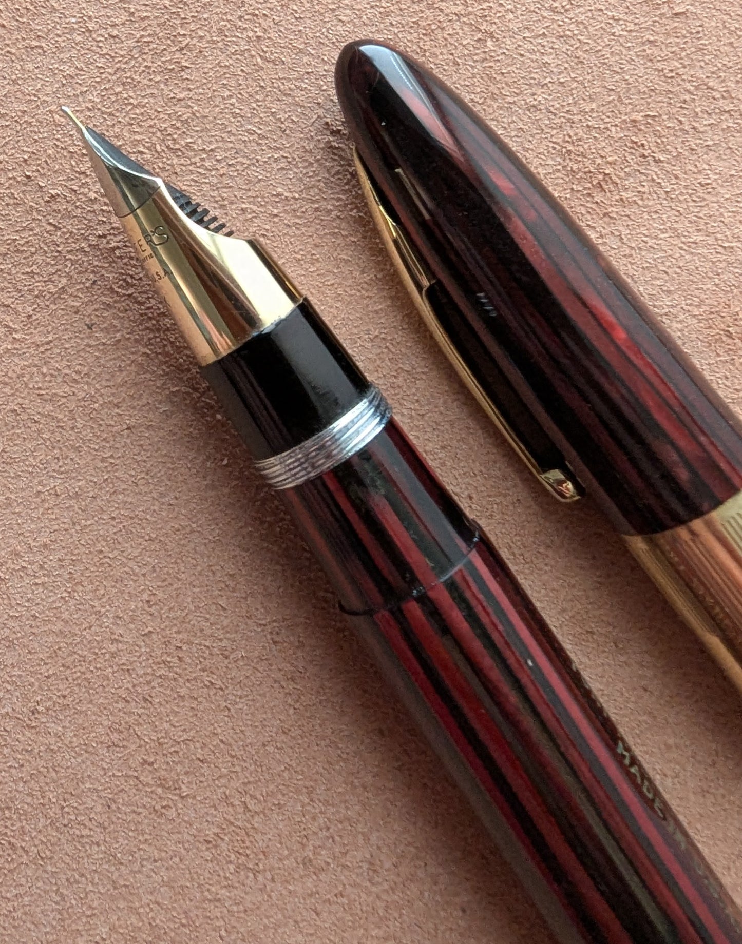 1942 Carmine Sheaffer Triumph - Vacuum-Fil - fine - extra-fine point