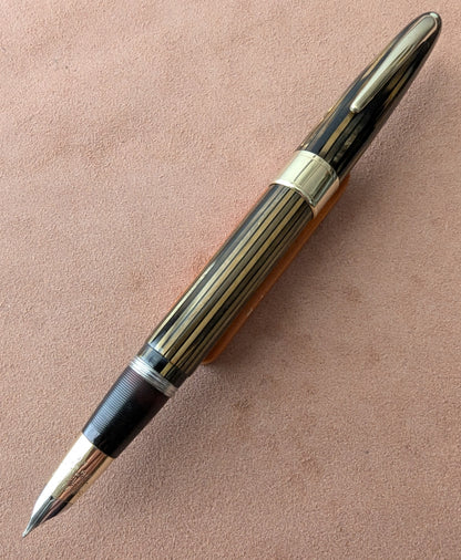 ~1947 Golden Brown Sheaffer Triumph Valiant - fine-medium point