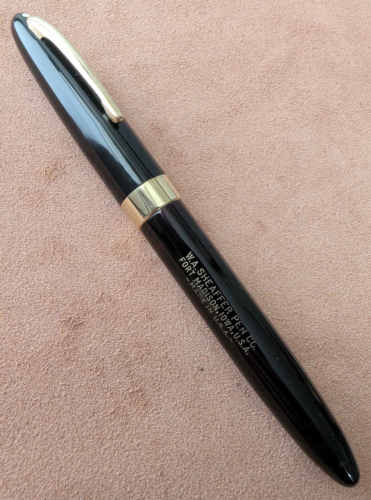 1948 Black Sheaffer Statesman - Vacuum-Fil - Fine+ Golden Spade nib